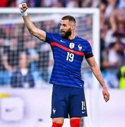 Real Madrid star Benzema announced his retirement from the French national team on his 35th birthday